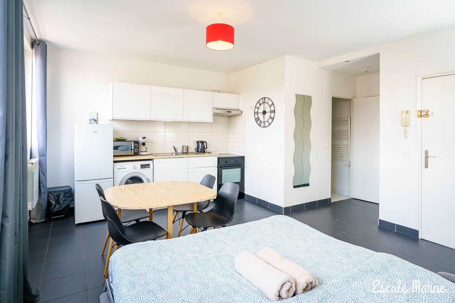 Escale-Marne Fr - 202 - Free Parking - Free Luggage Storage - All Equipped - Linen Included - Washing Machine - 10Mn Walk Metro 8 - Rer A - Panoramic View - From 1 To 14 Guests Maisons-Alfort Quarto foto