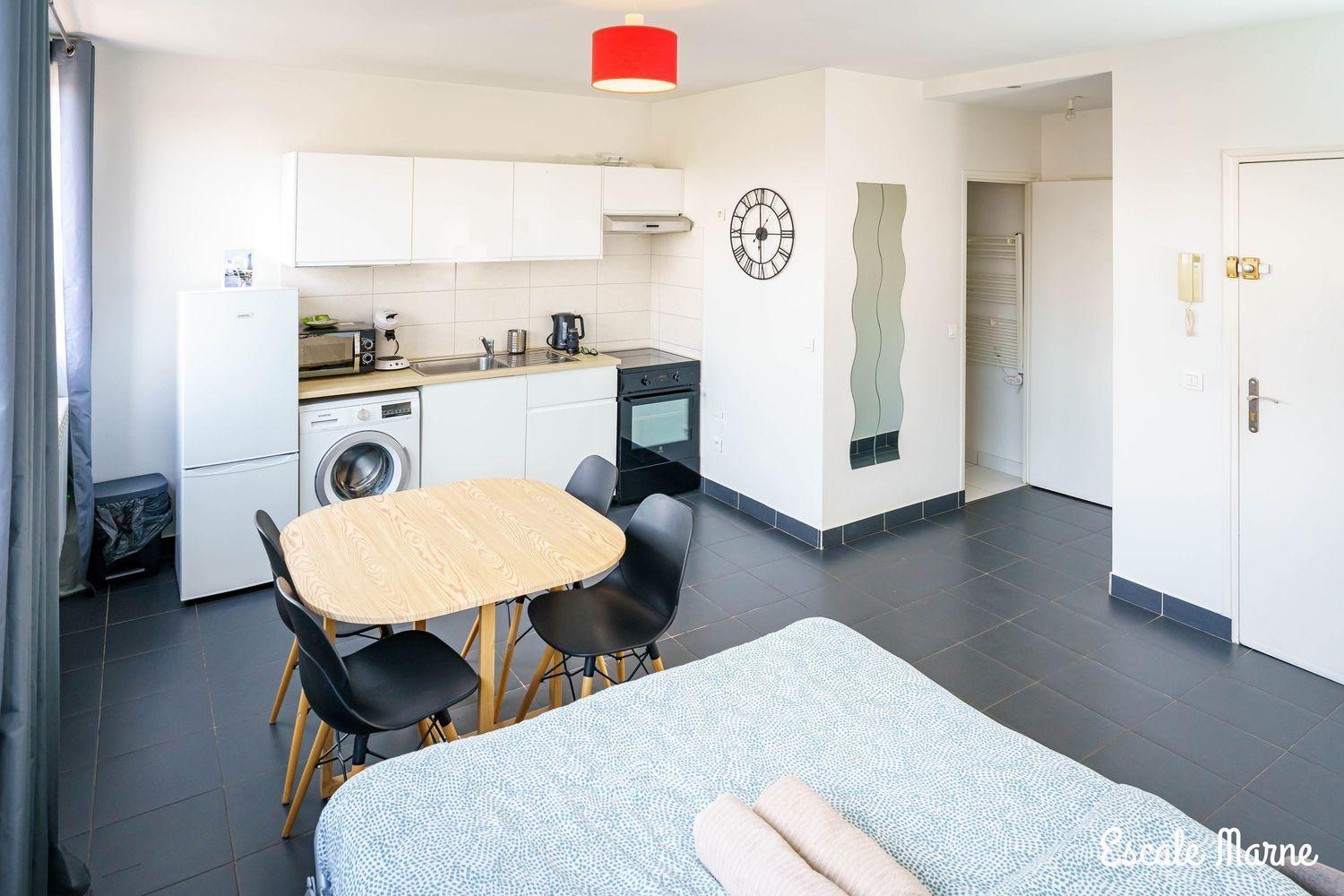Escale-Marne Fr - 202 - Free Parking - Free Luggage Storage - All Equipped - Linen Included - Washing Machine - 10Mn Walk Metro 8 - Rer A - Panoramic View - From 1 To 14 Guests Maisons-Alfort Quarto foto